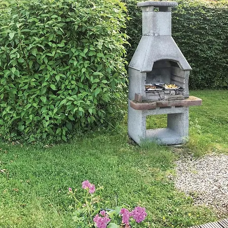 With Fireplace 02 בית נופש *